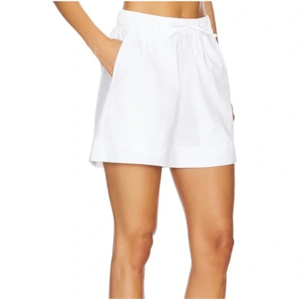 We wore what tie white poplin shorts